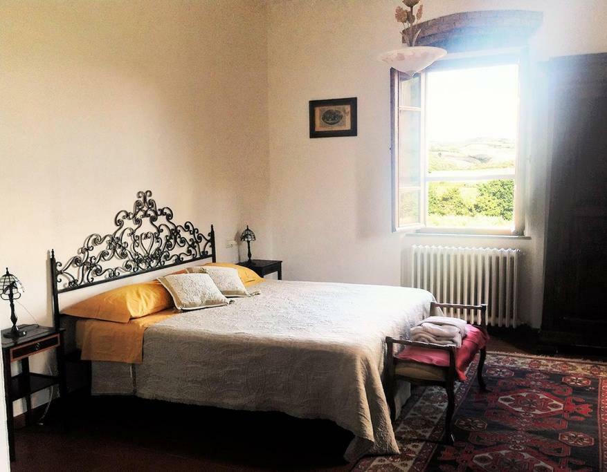 Stunning Country House Overlooking Tuscany Hills Lorenzana Zewnętrze zdjęcie